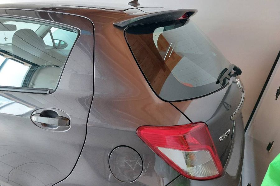 Toyota Yaris 1.3 VVT-i Style Benzin in sehr gutem Zustand zu verkaufen - Bild 5