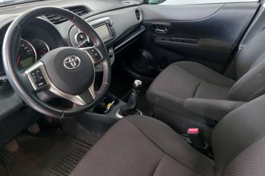 Toyota Yaris 1.3 VVT-i Style Benzin in sehr gutem Zustand zu verkaufen - Bild 6