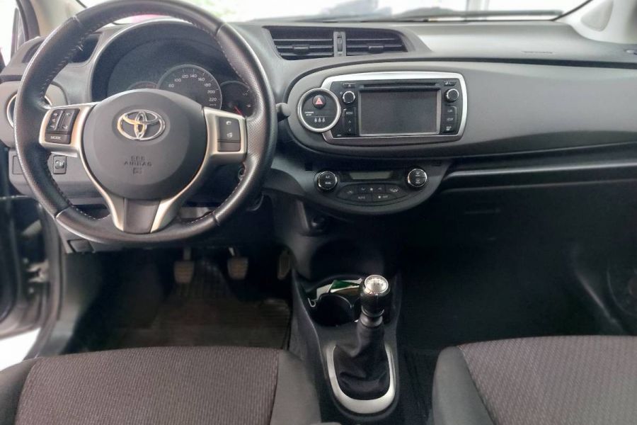 Toyota Yaris 1.3 VVT-i Style Benzin in sehr gutem Zustand zu verkaufen - Bild 7