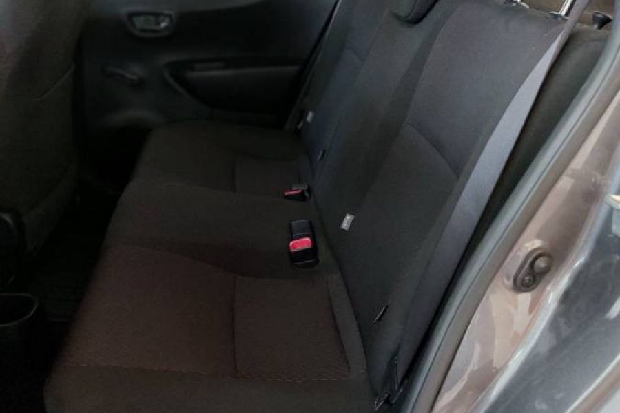 Toyota Yaris 1.3 VVT-i Style Benzin in sehr gutem Zustand zu verkaufen - Bild 8