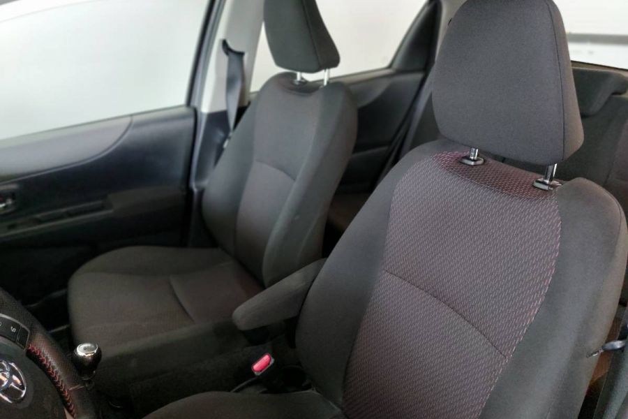 Toyota Yaris 1.3 VVT-i Style Benzin in sehr gutem Zustand zu verkaufen - Bild 11