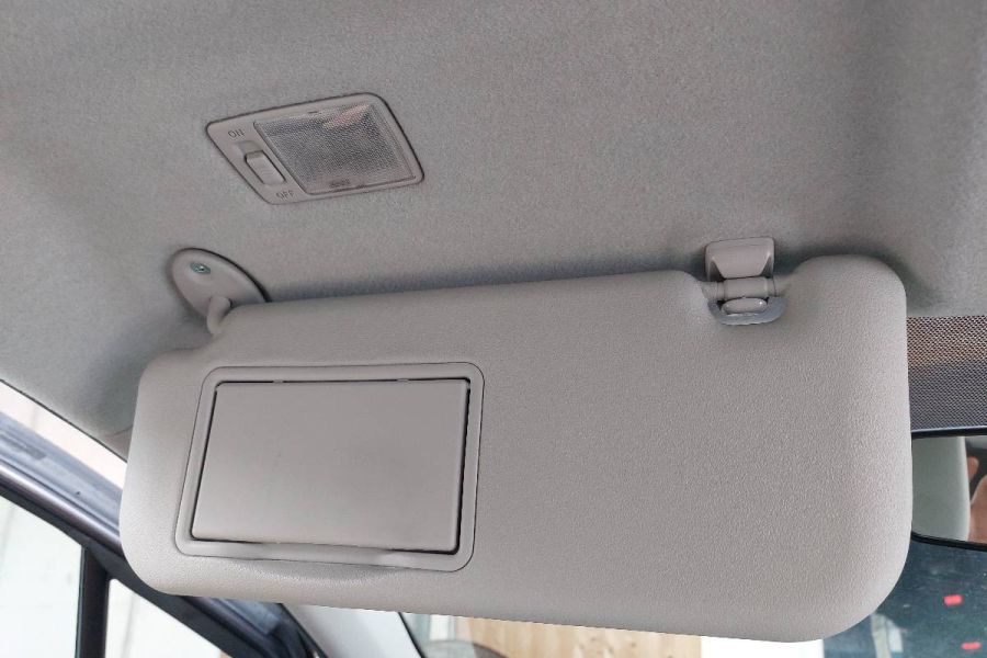 Toyota Yaris 1.3 VVT-i Style Benzin in sehr gutem Zustand zu verkaufen - Bild 13