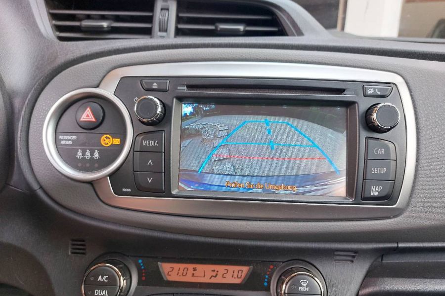 Toyota Yaris 1.3 VVT-i Style Benzin in sehr gutem Zustand zu verkaufen - Bild 14