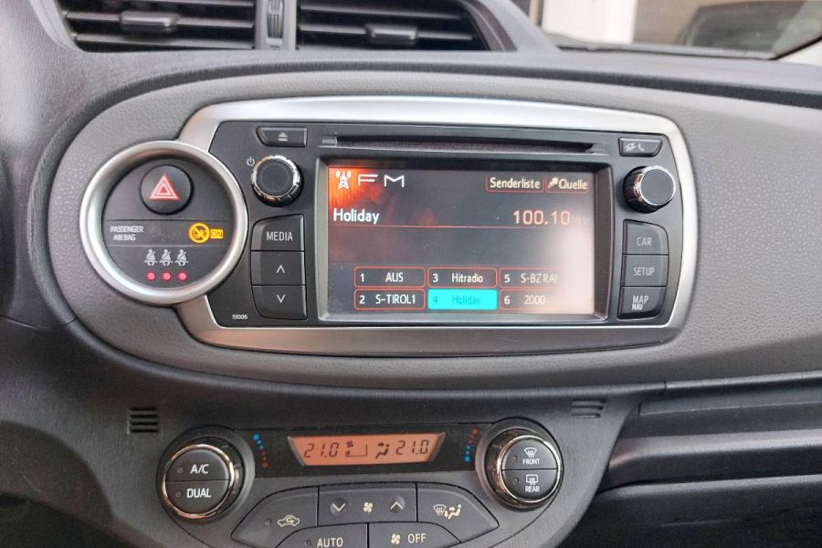 Toyota Yaris 1.3 VVT-i Style Benzin in sehr gutem Zustand zu verkaufen - Bild 15