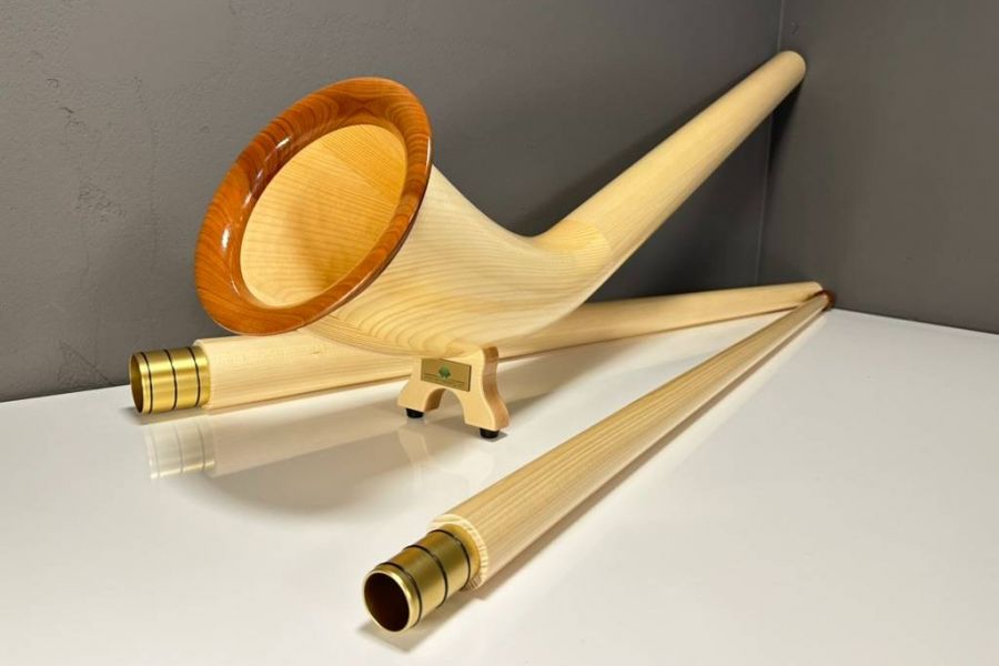 Alphorn, Alphörner, alpine horn, Horn, cor des alpes - Bild 1