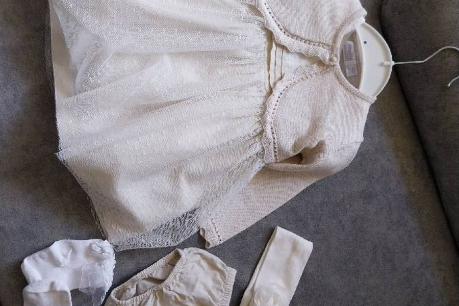 Wunderschönes, schlicht-elegantes Babykleidchen - Bild 2