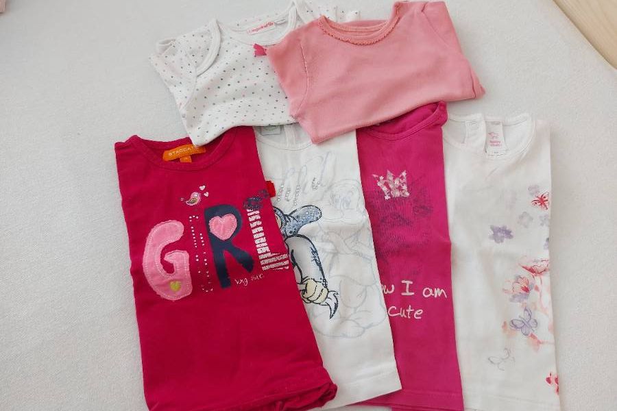 Mädchenshirts und Body 74/80 - Bild 1