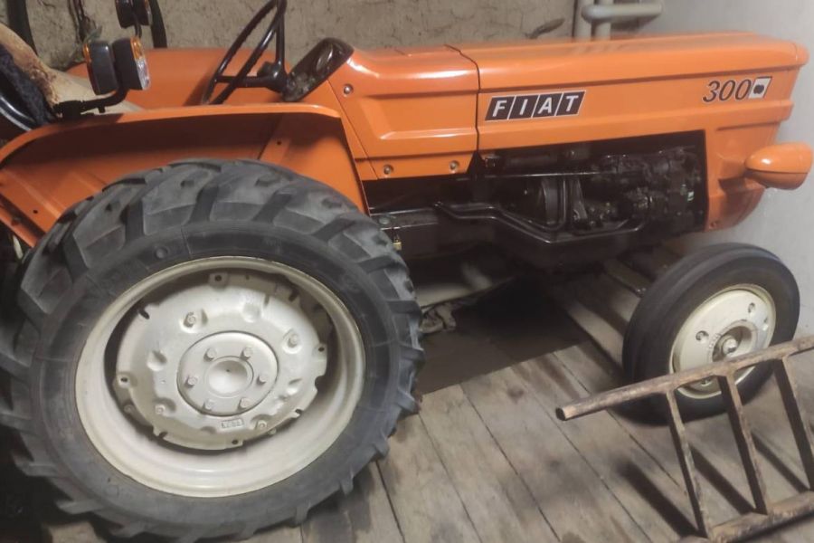 Oldtimer Traktor Fiat 300 - Bild 1
