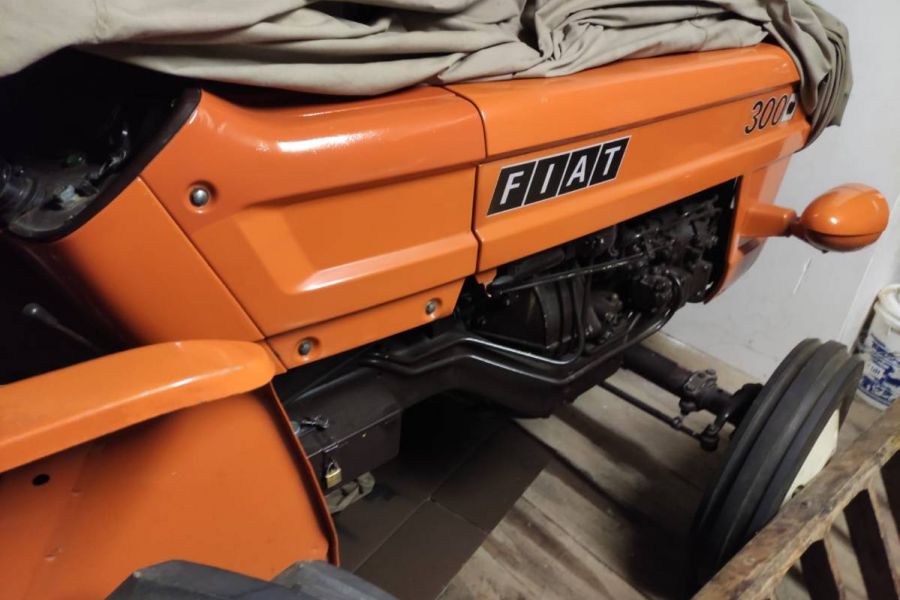 Oldtimer Traktor Fiat 300 - Bild 3