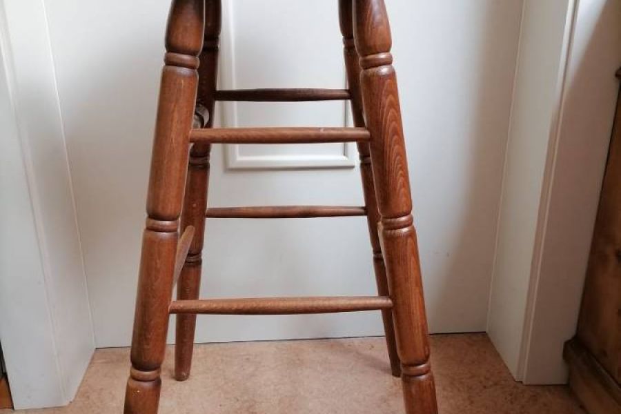 Hocker aus Holz - Bild 1