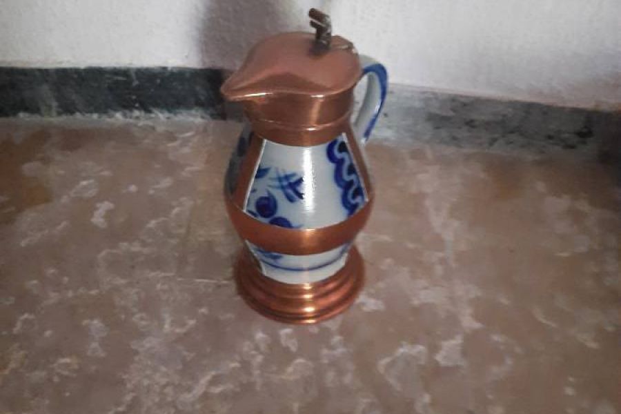Tonkrug mit Kupferband und - deckel - Bild 1