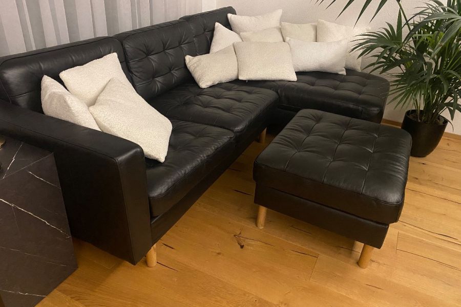 Ikea Sofa mit Hocker - Bild 1