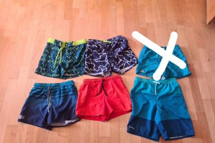 Schwimmhose für Buben ich glaube es muss gr 134 /140 zusammen - Bild 1