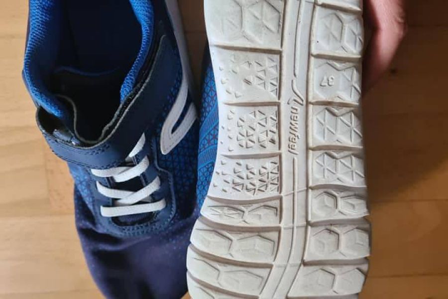 Gute erhaltene Halleschuhe nur für Turnhalle  gr 37 - Bild 2