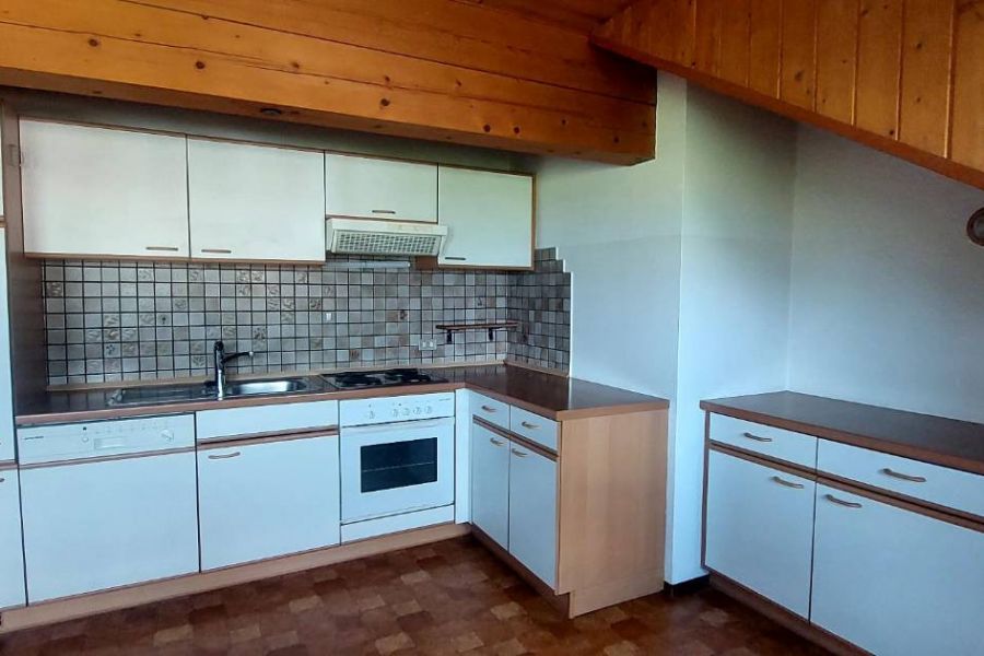 Küche mit Tisch, Eckbank und 2 Stühlen - Bild 2