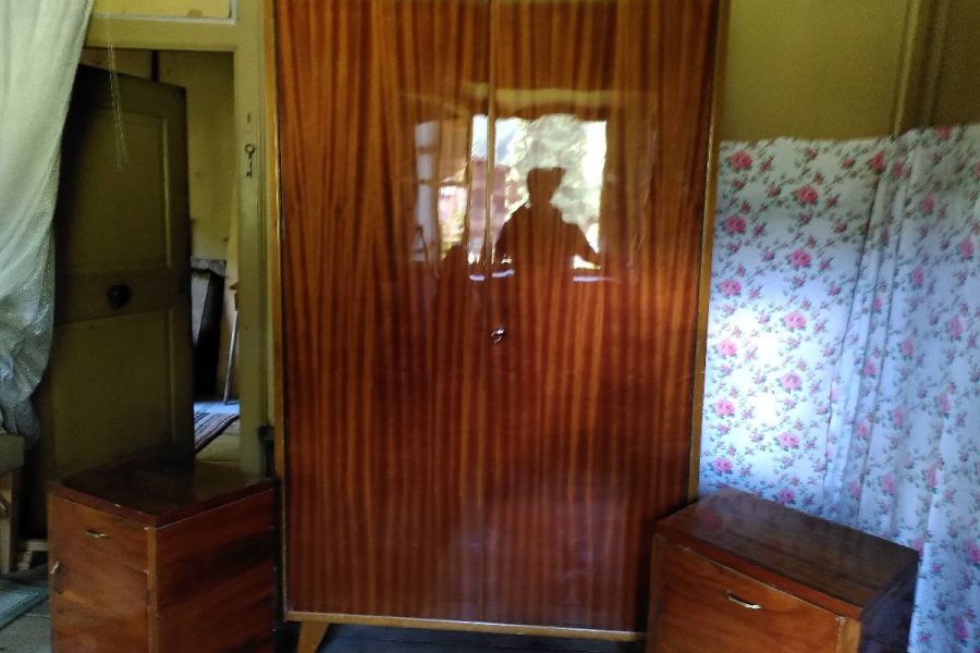 Vintage Kleiderschrank + 2 Nachtkästchen - Bild 2