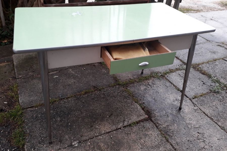 alter Tisch aus Holz / Metall - Bild 3