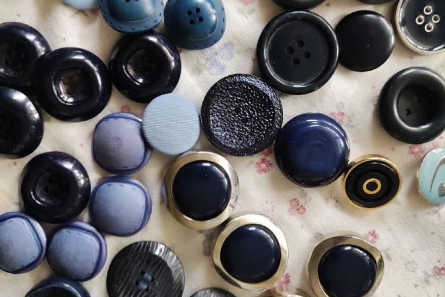 Farbige Vintage-Knöpfe: Blau, Schwarz, Grau, Rot, Grün, Weiß un - Bild 4