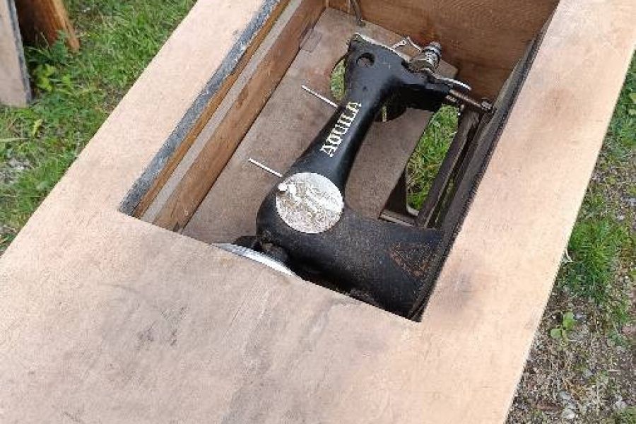 Antike Nähmaschine - Bild 3