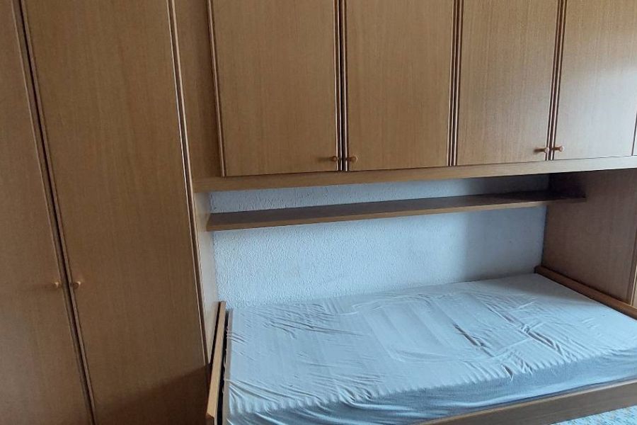 Zimmer mit Oberschrank - Bild 1