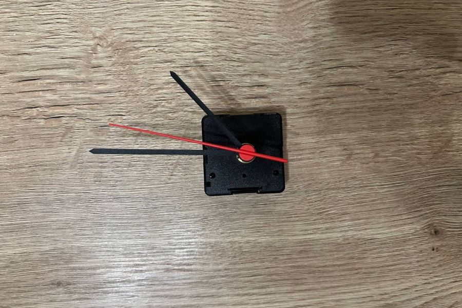 Junghans Quartz Uhrwerke+Wandaufhängung zu verkaufen! - Bild 1