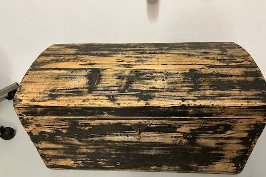 Holztruhe - teils abgeschliffen - Bild 1