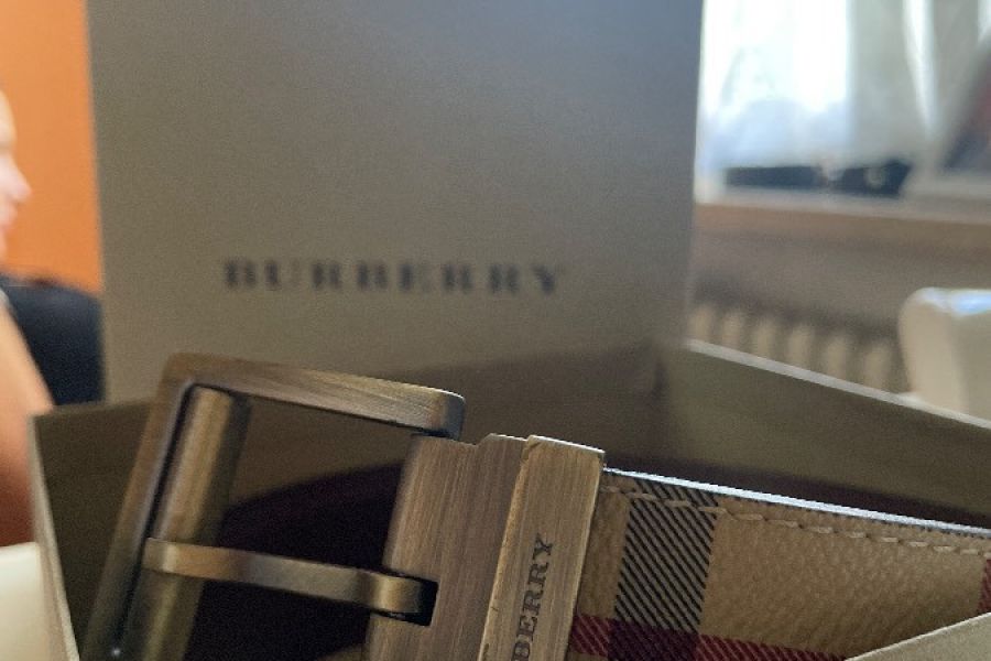 Gürtel der Marke Burberry. - Bild 1