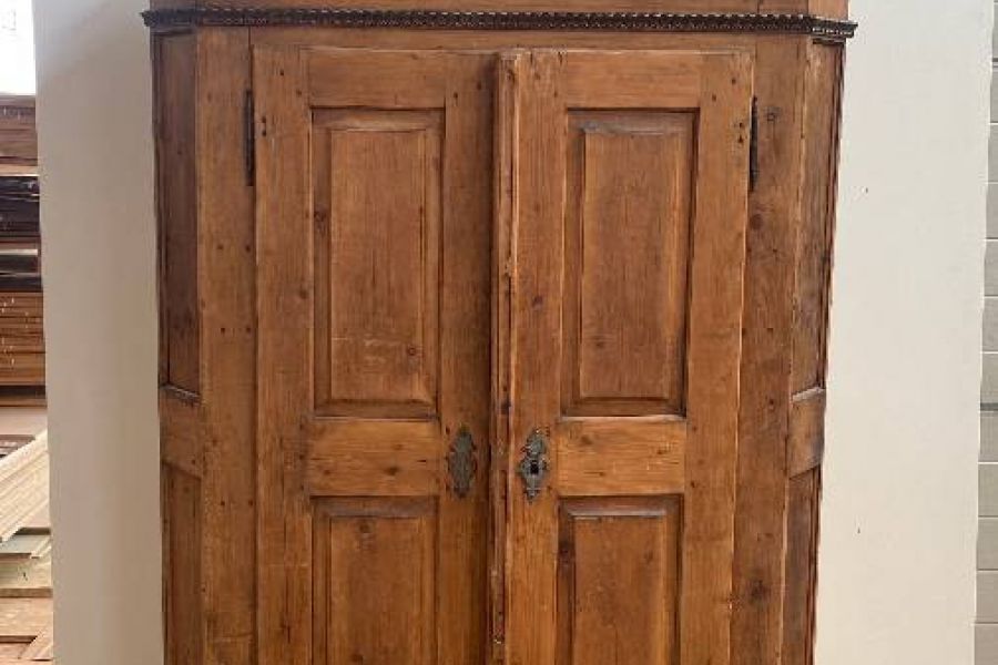 Antiker Schrank aus Zirm & Fichte - Bild 2