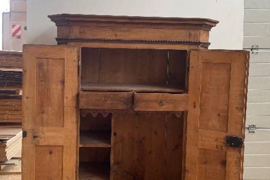 Antiker Schrank aus Zirm & Fichte - Bild 3