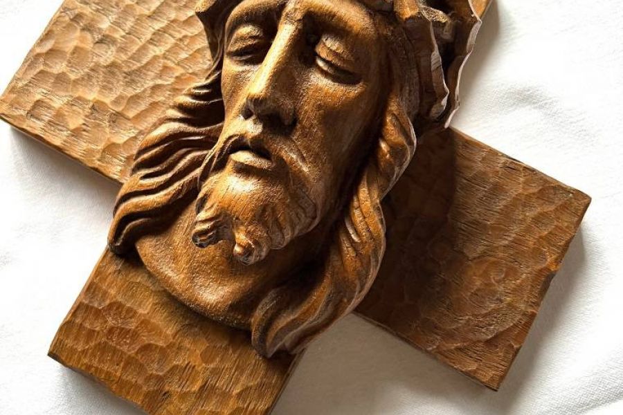 Geschnitztes Kreuz mit Christuskopf - Bild 1