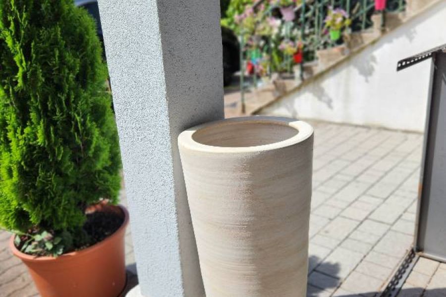 Blumentopf aus Stein für Innen oder geschütz Aussen - Bild 3
