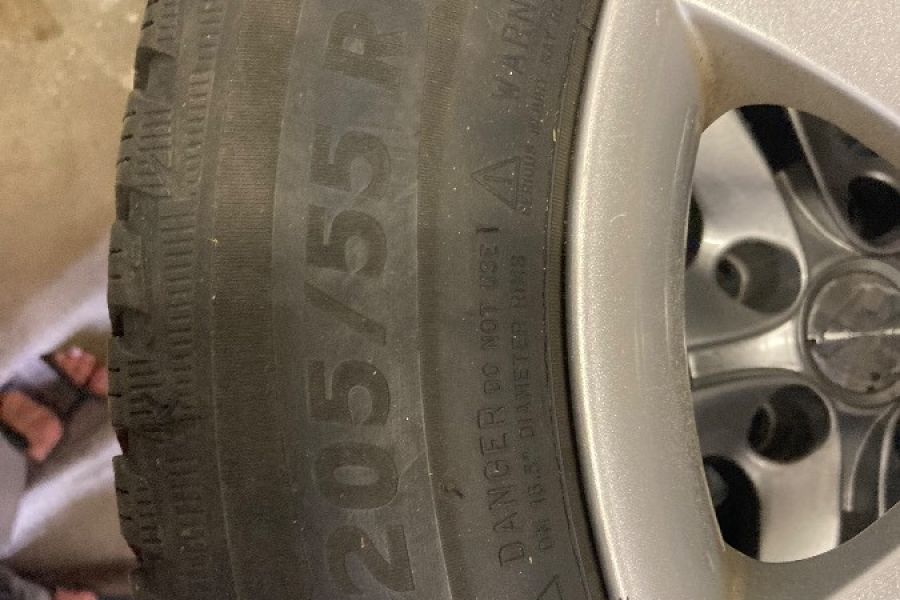 BMW Felgen mit Winterreifen 225/55R16 94V - Bild 2