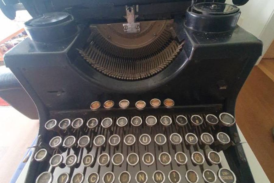 Alte TRIUMPH Schreibmaschine - Bild 1