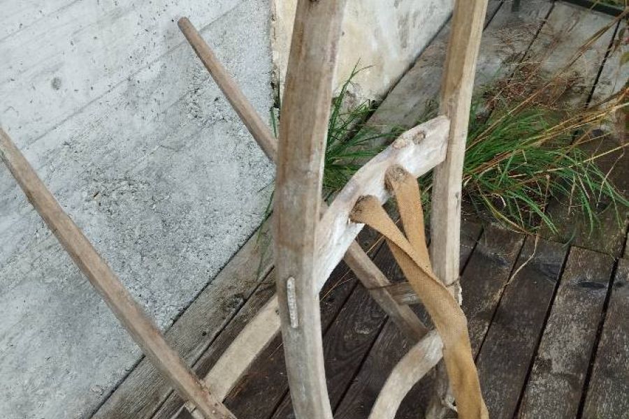 2 alte Holzkraxen , 1 Fensterrahmen,2 Handsägen, - Bild 1