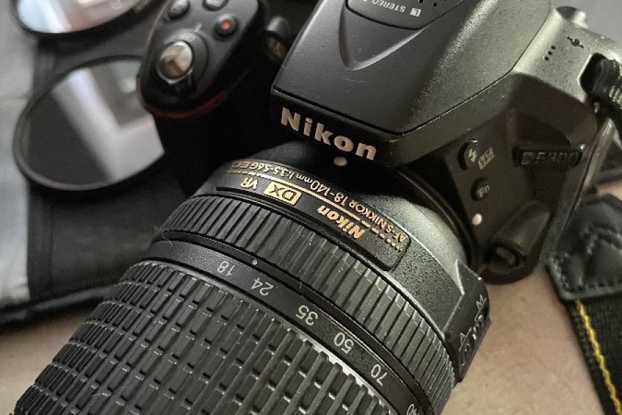 Verkaufe Nikon D5300 mit 18-140mm Objektiv - Bild 1