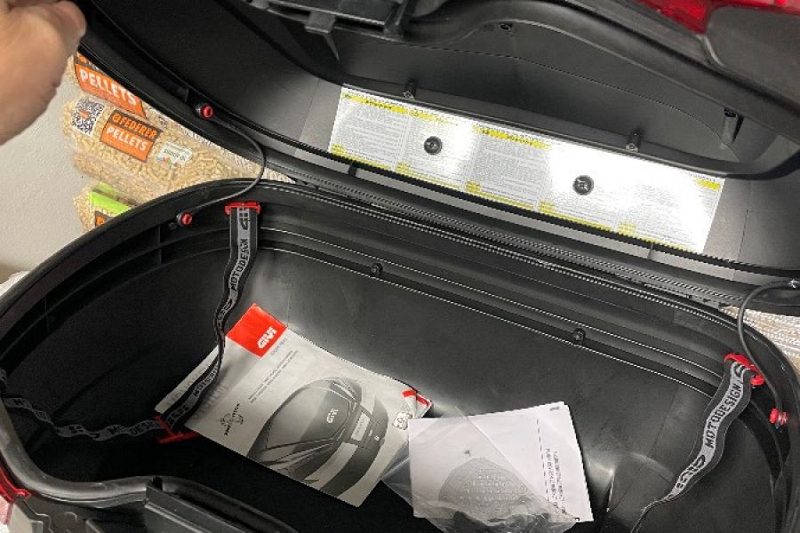Topcase für grossen Scooter oder Tourenmaschine abzugeben - Bild 3