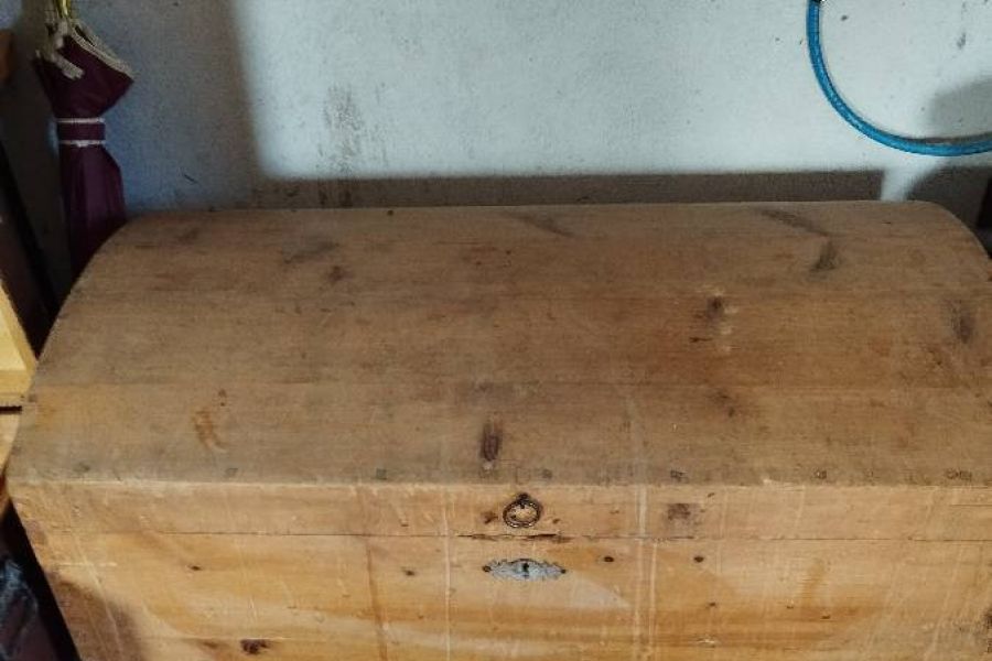 Truhe aus Holz mit Seitenfach - Bild 2