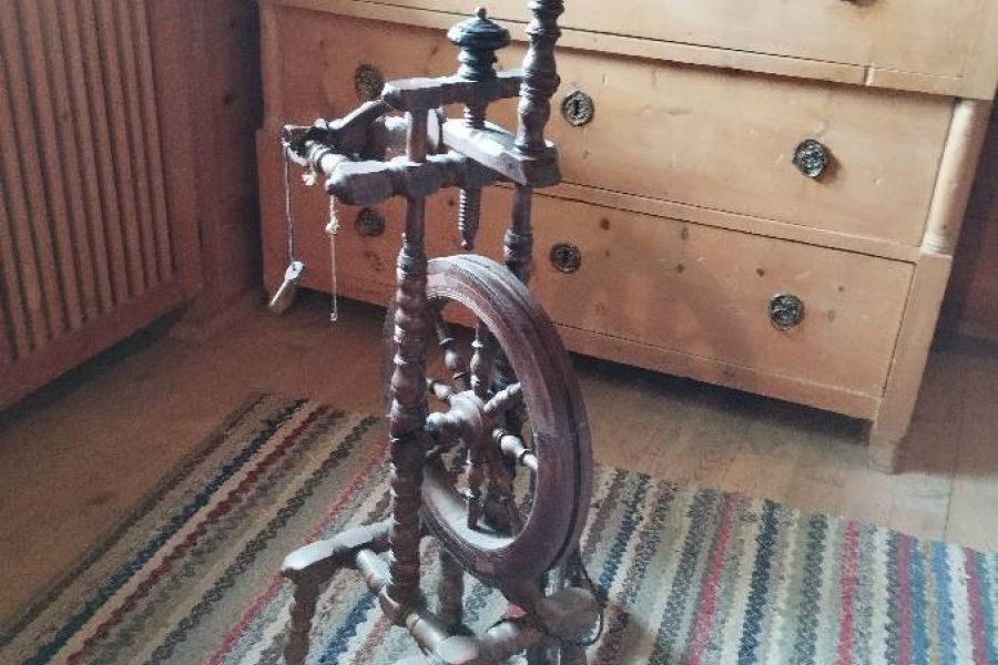 Schönes,antikes, dekoratives Spinnrad - Bild 4