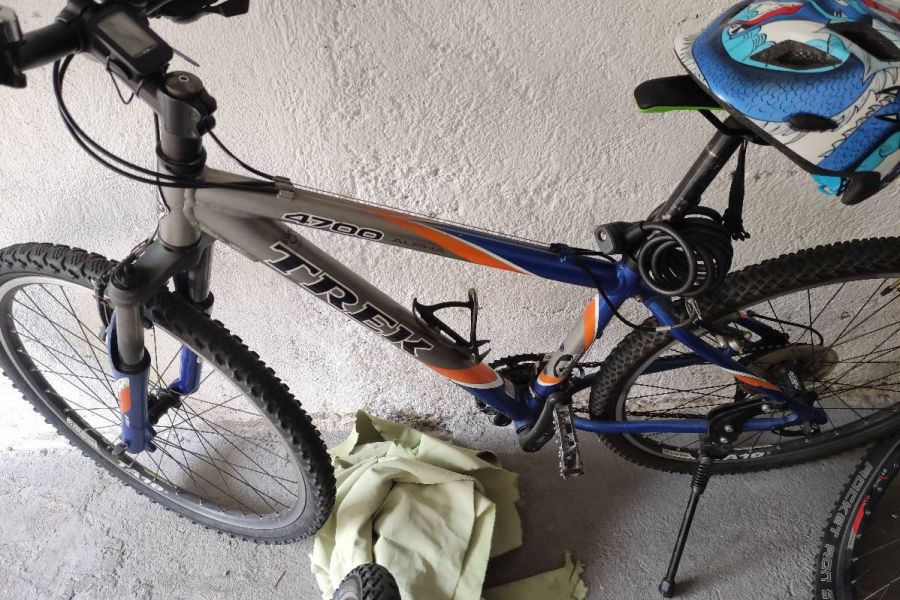 Fahrrad Trek  mit Helm - Bild 5