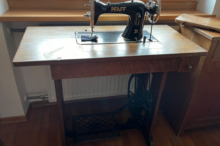 Nähmaschine der Marke Pfaff - Bild 1
