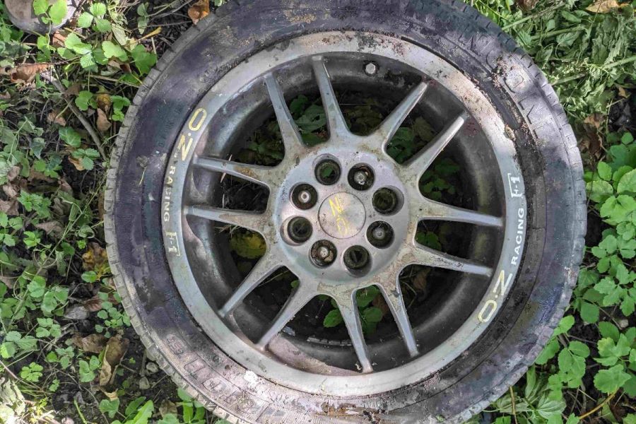 4 Alufelgen 4Loch mit Reifen Heron 205/50R15 und eine Stahlfelge mit - Bild 2