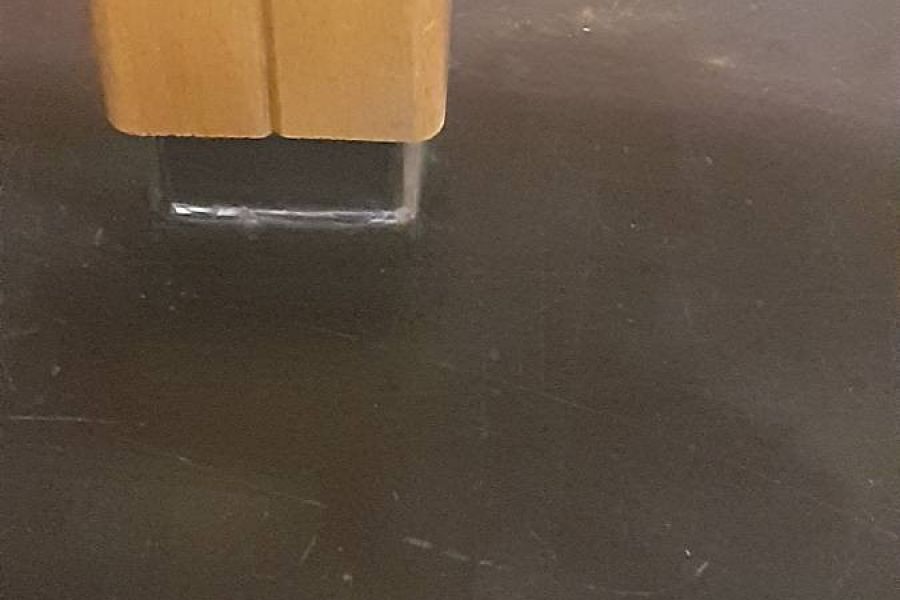 Großer quadratischer Tisch - Bild 1
