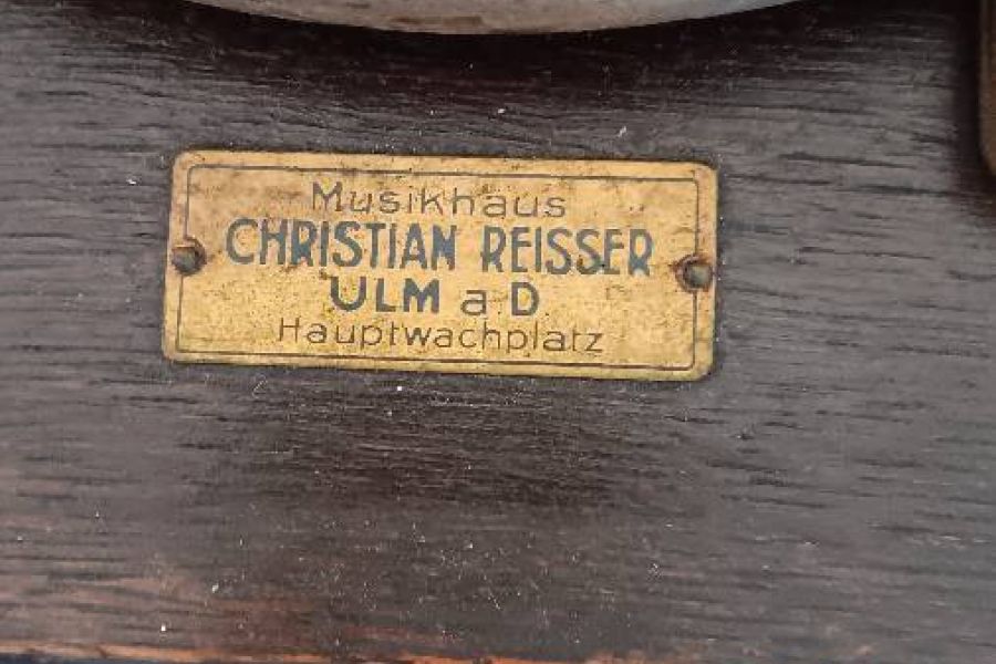 Alten Plattenspieler ca. 1900 mit Platten - Bild 4