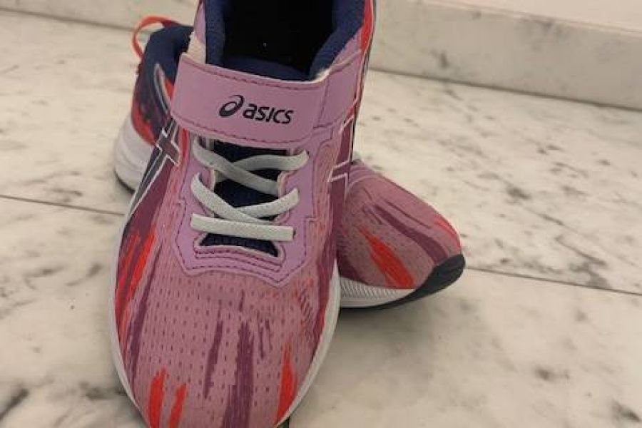 Hallenschuh ASICS Gr. 33,5 abzugeben NEUZUSTAND - Bild 1