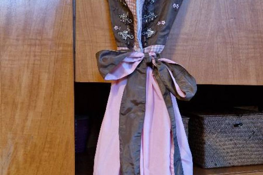Dirndl mit Bluse - Bild 2