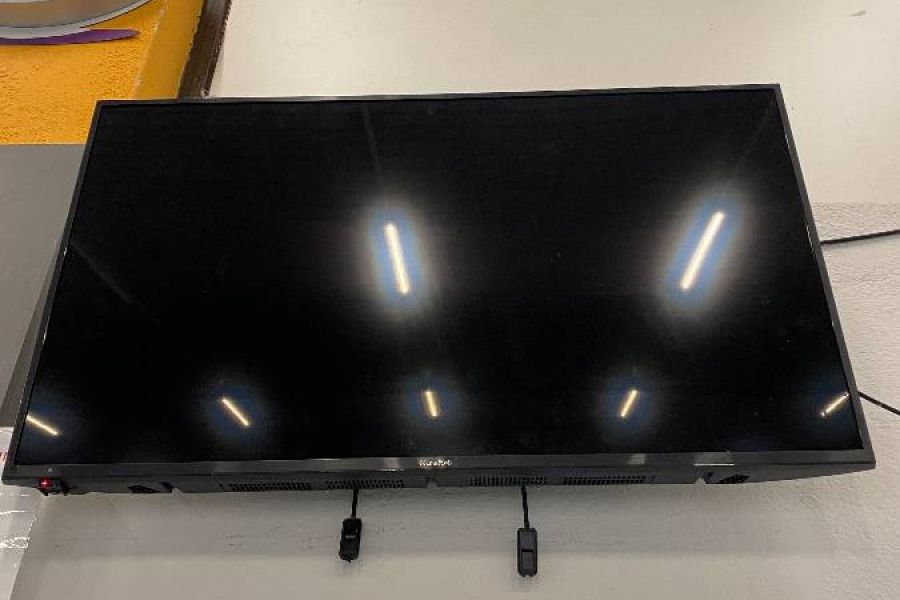 TV LED 43 UHD inklusieve Support - Bild 1