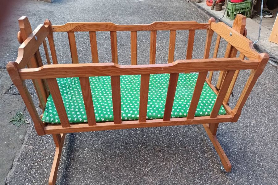 Babywiege mit Zubehör - Bild 2