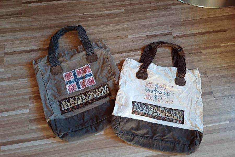 Napapijri Handtaschen je 30€ - Bild 2