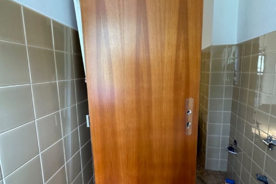 Wertvolle Türen aus Ulme mit profilierten Türstöcken - Bild 2