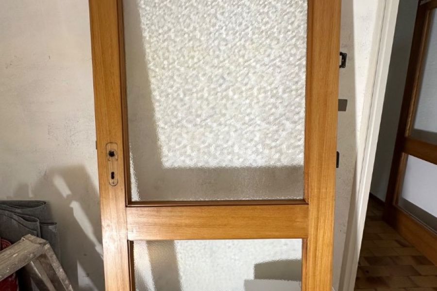Wertvolle Türen aus Ulme mit profilierten Türstöcken - Bild 3